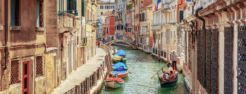 Explore winter holiday homes in Italy